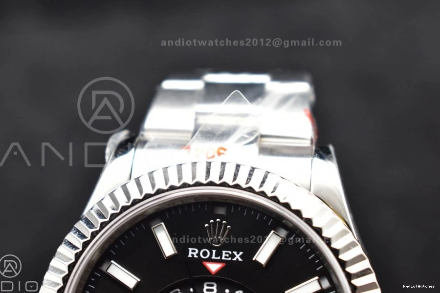 SS Skydweller Best Edition A23J Bracelet 1112 TWF Black on Snug Dial SS 0817